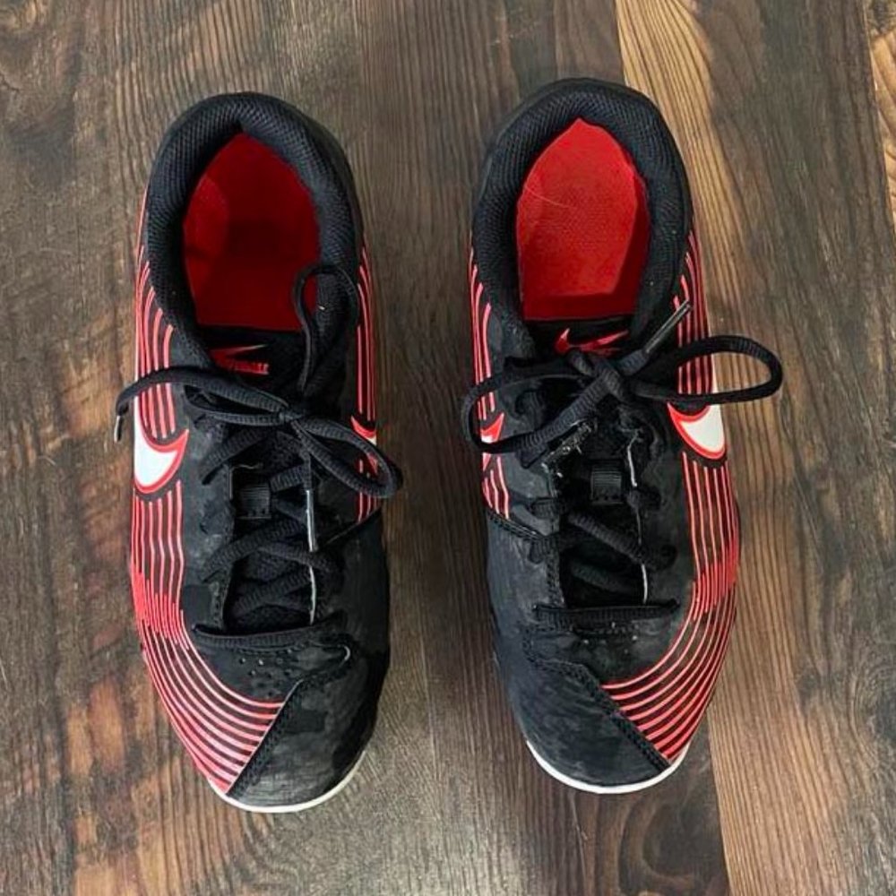 Youth Softball Cleats: Nike, size 4